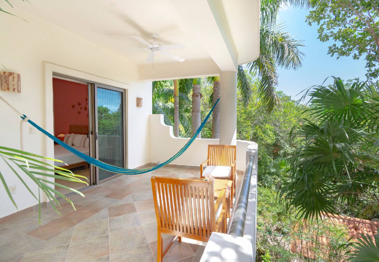 Renta por habitaciones en Playa del Carmen - R107. Standard Room King con Balcón.