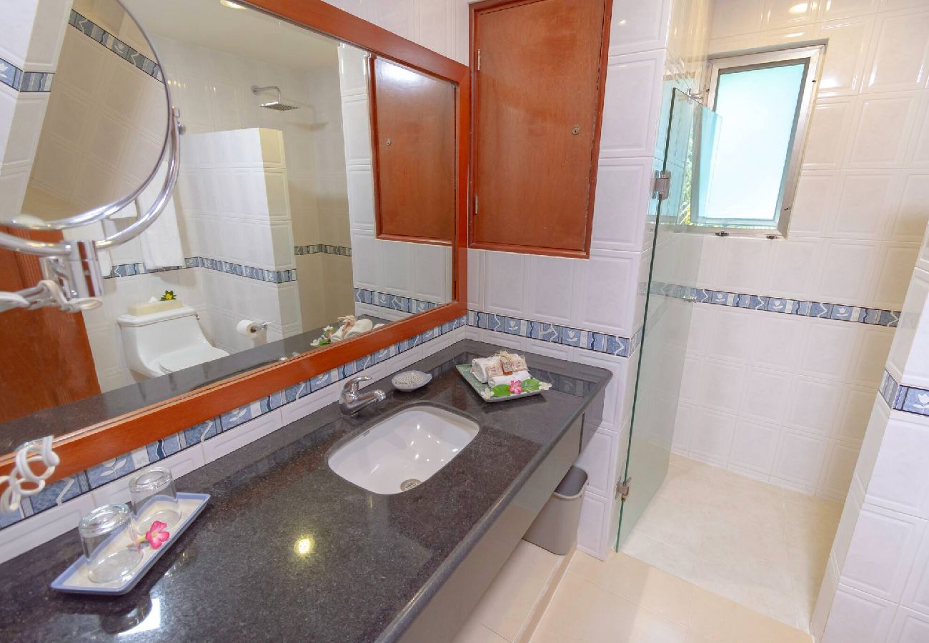 Renta por habitaciones en Playa del Carmen - R107. Standard Room King con Balcón.