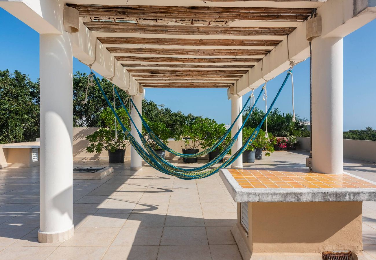 Renta por habitaciones en Playa del Carmen - R107. Standard Room King con Balcón.