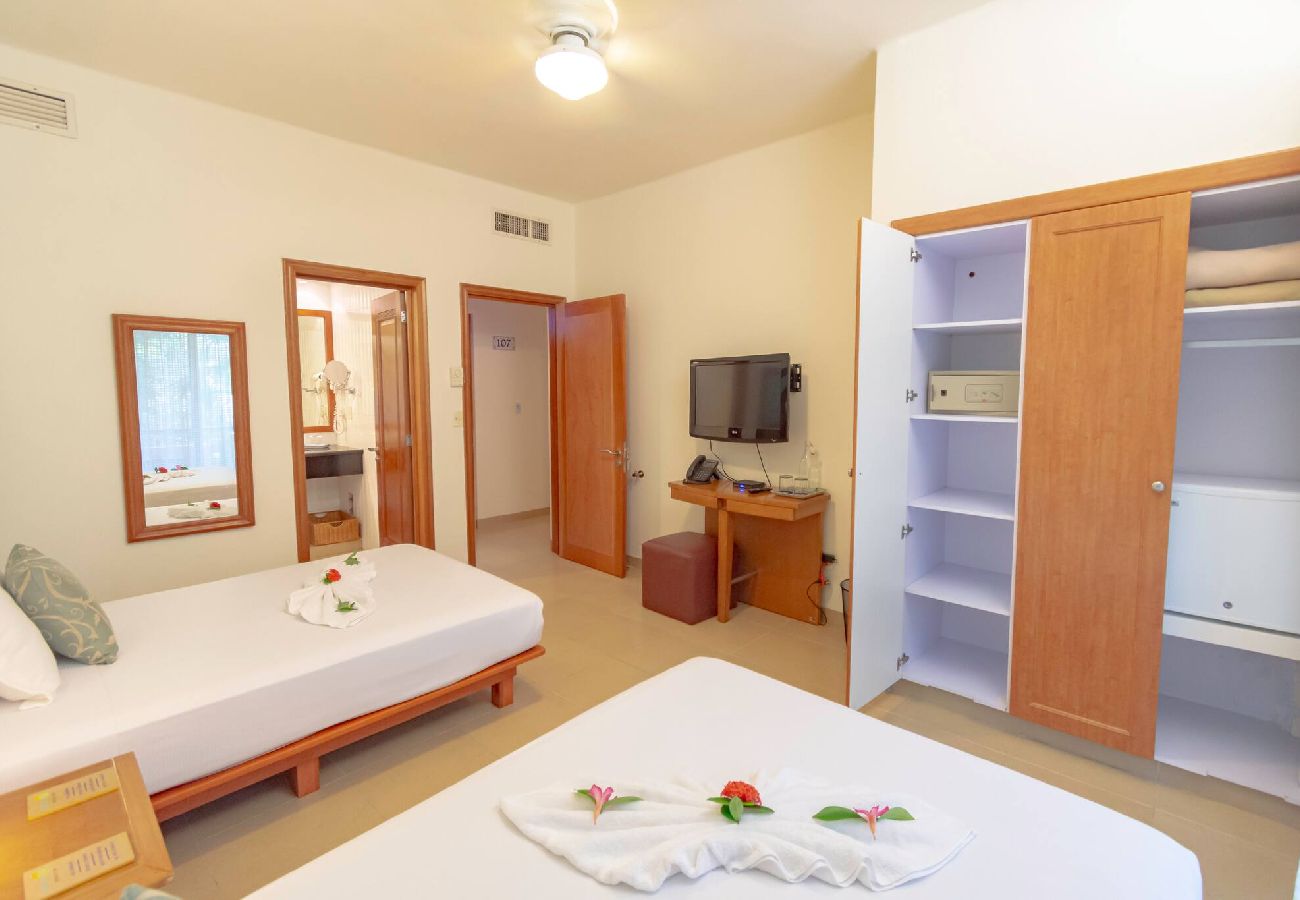 Renta por habitaciones en Playa del Carmen - R106. Standard Room 2 Camas.