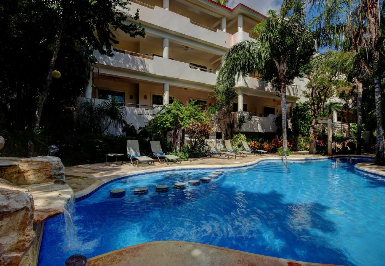 Condohotel in Playa del Carmen - R102. Riviera Maya Suites 2Rec Vista Jardin.