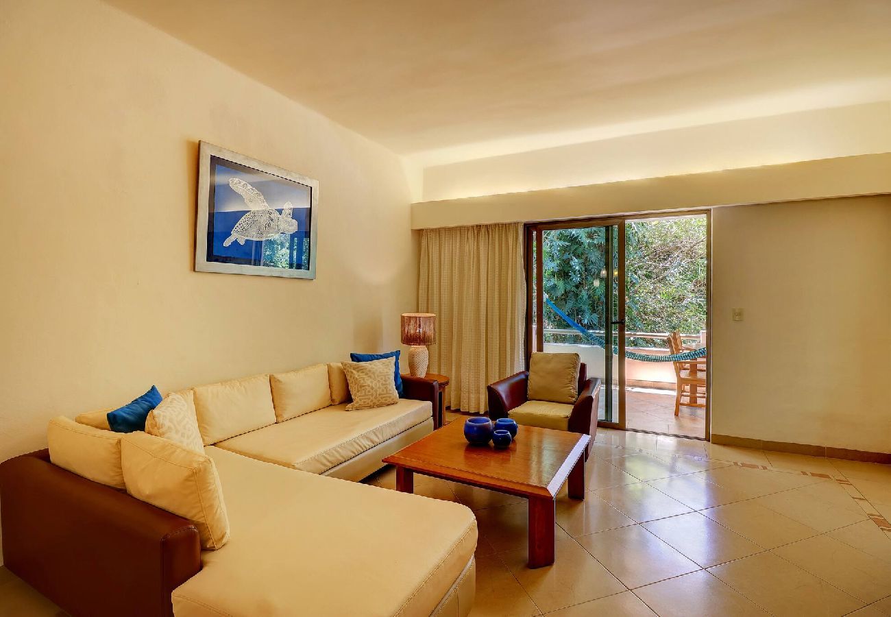Condohotel in Playa del Carmen - R102. Riviera Maya Suites 2Rec Vista Jardin.