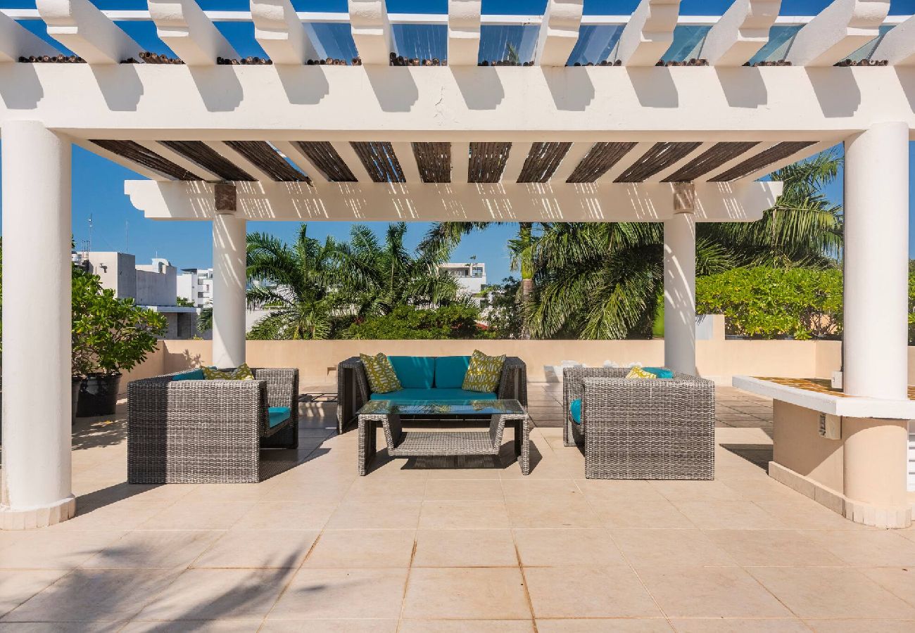 Rent by room in Playa del Carmen - R107. Standard Room King con Balcón.