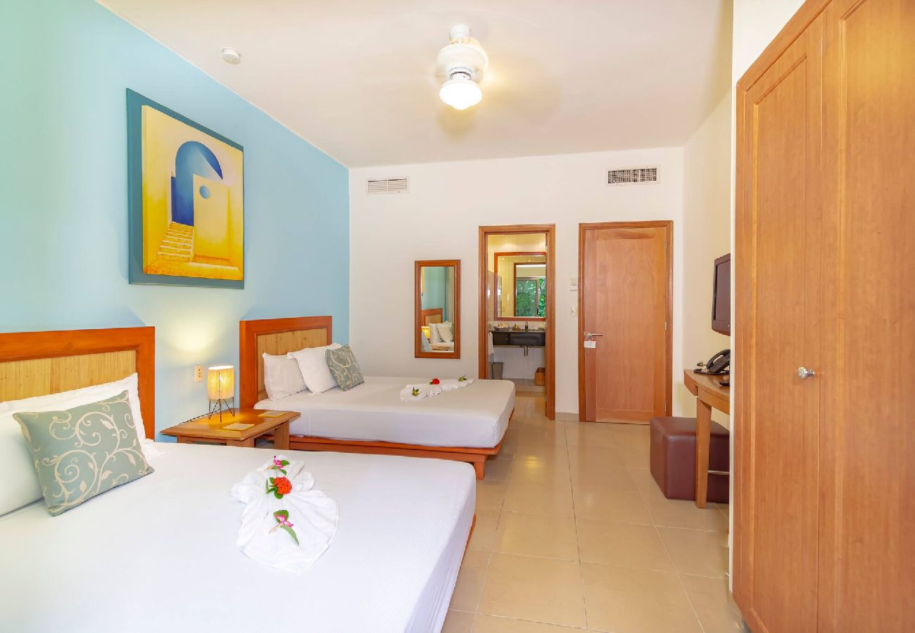 Rent by room in Playa del Carmen - R106. Standard Room 2 Camas.